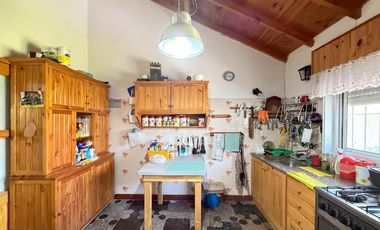 Casa a metros del mar y Av. Acapulco. 3 dormitorios. 2 baños.