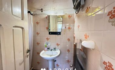 Casa a metros del mar y Av. Acapulco. 3 dormitorios. 2 baños.