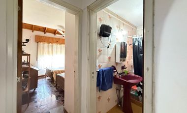 Casa a metros del mar y Av. Acapulco. 3 dormitorios. 2 baños.