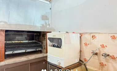 Casa a metros del mar y Av. Acapulco. 3 dormitorios. 2 baños.