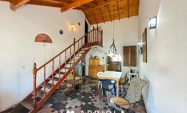 Casa a metros del mar y Av. Acapulco. 3 dormitorios. 2 baños.