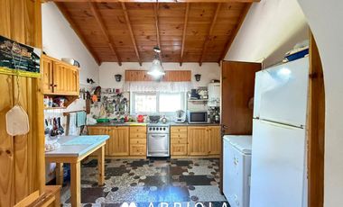 Casa a metros del mar y Av. Acapulco. 3 dormitorios. 2 baños.