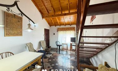 Casa a metros del mar y Av. Acapulco. 3 dormitorios. 2 baños.