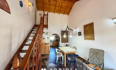 Casa a metros del mar y Av. Acapulco. 3 dormitorios. 2 baños.