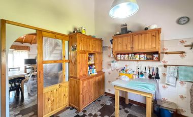 Casa a metros del mar y Av. Acapulco. 3 dormitorios. 2 baños.