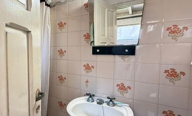 Casa a metros del mar y Av. Acapulco. 3 dormitorios. 2 baños.