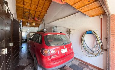 Casa a metros del mar y Av. Acapulco. 3 dormitorios. 2 baños.