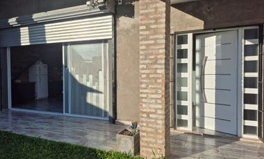 Casa con pileta en Estacion Alvear
