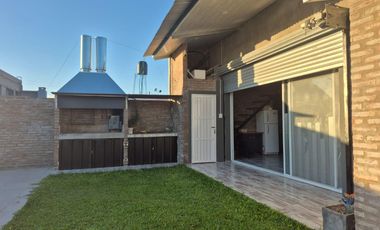 Casa con pileta en Estacion Alvear