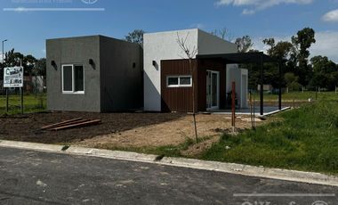 Casa  en Venta en el Pato,  Berazategui. Barrio La Vikkina Amplia Financiación