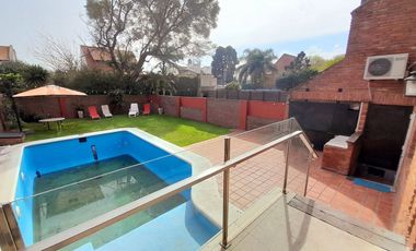 Sólido Chalet 5 amb Reciclado -  con gran Jardín y Pileta!