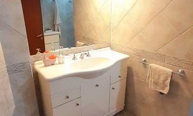 Sólido Chalet 5 amb Reciclado -  con gran Jardín y Pileta!