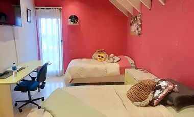 Sólido Chalet 5 amb Reciclado -  con gran Jardín y Pileta!