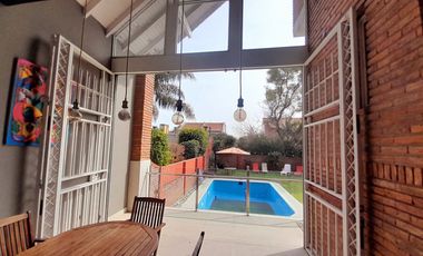 Sólido Chalet 5 amb Reciclado -  con gran Jardín y Pileta!