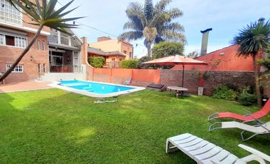 Sólido Chalet 5 amb Reciclado -  con gran Jardín y Pileta!