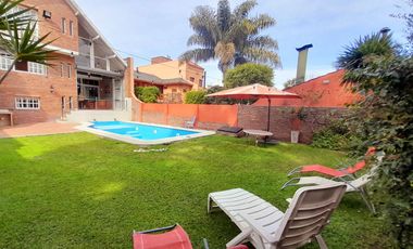 Sólido Chalet 5 amb Reciclado -  con gran Jardín y Pileta!