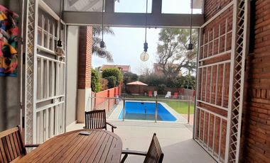 Sólido Chalet 5 amb Reciclado -  con gran Jardín y Pileta!