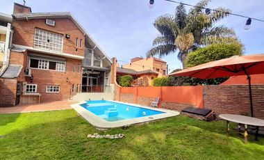 Sólido Chalet 5 amb Reciclado -  con gran Jardín y Pileta!