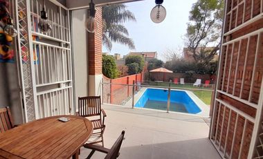 Sólido Chalet 5 amb Reciclado -  con gran Jardín y Pileta!