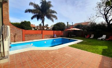 Sólido Chalet 5 amb Reciclado -  con gran Jardín y Pileta!