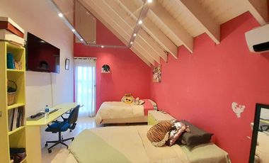 Sólido Chalet 5 amb Reciclado -  con gran Jardín y Pileta!