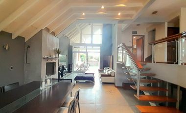 Sólido Chalet 5 amb Reciclado -  con gran Jardín y Pileta!