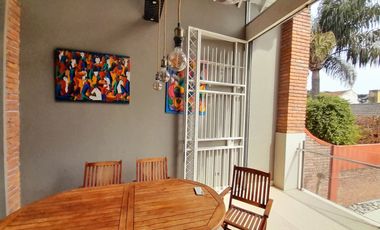 Sólido Chalet 5 amb Reciclado -  con gran Jardín y Pileta!