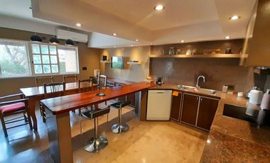 Sólido Chalet 5 amb Reciclado -  con gran Jardín y Pileta!