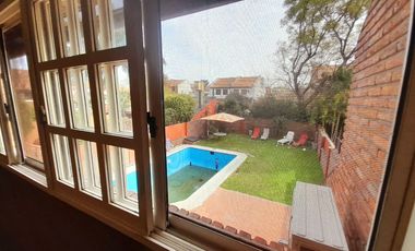 Sólido Chalet 5 amb Reciclado -  con gran Jardín y Pileta!