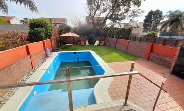 Sólido Chalet 5 amb Reciclado -  con gran Jardín y Pileta!