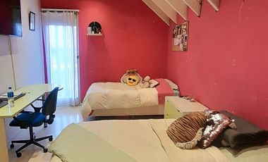 Sólido Chalet 5 amb Reciclado -  con gran Jardín y Pileta!