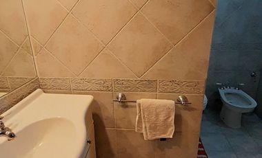Sólido Chalet 5 amb Reciclado -  con gran Jardín y Pileta!