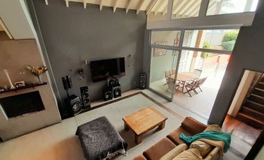 Sólido Chalet 5 amb Reciclado -  con gran Jardín y Pileta!