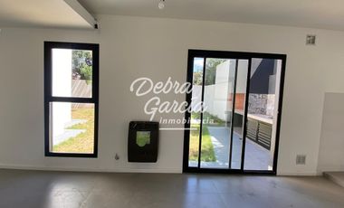 Casa PH 4 Ambientes - A Estrenar – Gas Natural - Patio Cochera