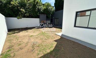 Casa PH 4 Ambientes - A Estrenar – Gas Natural - Patio Cochera