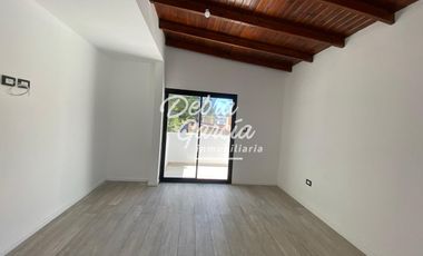 Casa PH 4 Ambientes - A Estrenar – Gas Natural - Patio Cochera