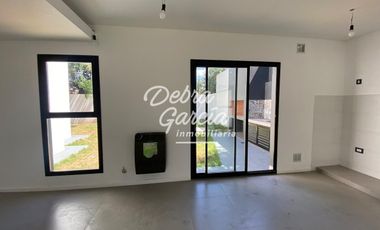 Casa PH 4 Ambientes - A Estrenar – Gas Natural - Patio Cochera