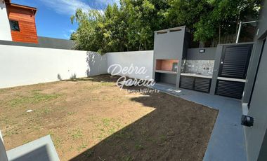 Casa PH 4 Ambientes - A Estrenar – Gas Natural - Patio Cochera