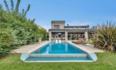 Casa EN VENTA en Las Liebres, 3 dormitorios, importante galeria