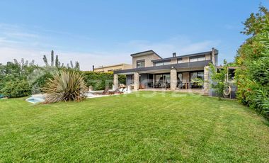 Casa EN VENTA en Las Liebres, 3 dormitorios, importante galeria