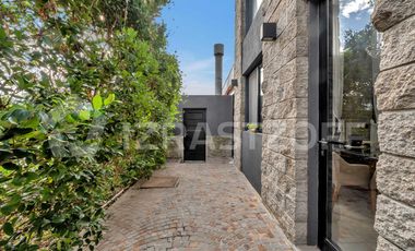 Casa EN VENTA en Las Liebres, 3 dormitorios, importante galeria