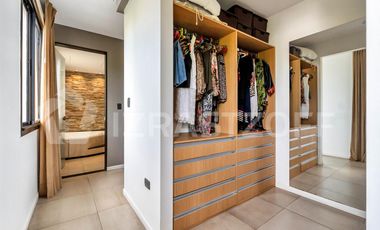 Casa EN VENTA en Las Liebres, 3 dormitorios, importante galeria