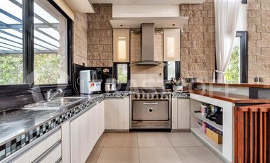 Casa EN VENTA en Las Liebres, 3 dormitorios, importante galeria