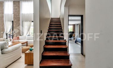 Casa EN VENTA en Las Liebres, 3 dormitorios, importante galeria
