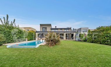 Casa EN VENTA en Las Liebres, 3 dormitorios, importante galeria