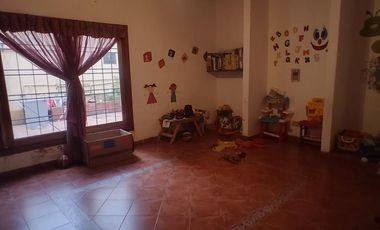VENTA CASA EN RANELAGH. LOTE DE 652,50 M2 CON PARQUE Y QUINCHO