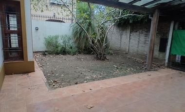 VENTA CASA EN RANELAGH. LOTE DE 652,50 M2 CON PARQUE Y QUINCHO