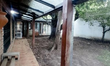 VENTA CASA EN RANELAGH. LOTE DE 652,50 M2 CON PARQUE Y QUINCHO