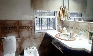 VENTA CASA EN RANELAGH. LOTE DE 652,50 M2 CON PARQUE Y QUINCHO