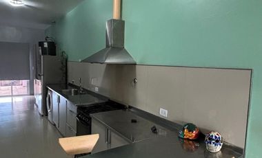 HERMOSA CASA CON PILETA EN ALQUILER EN VILLA SARITA